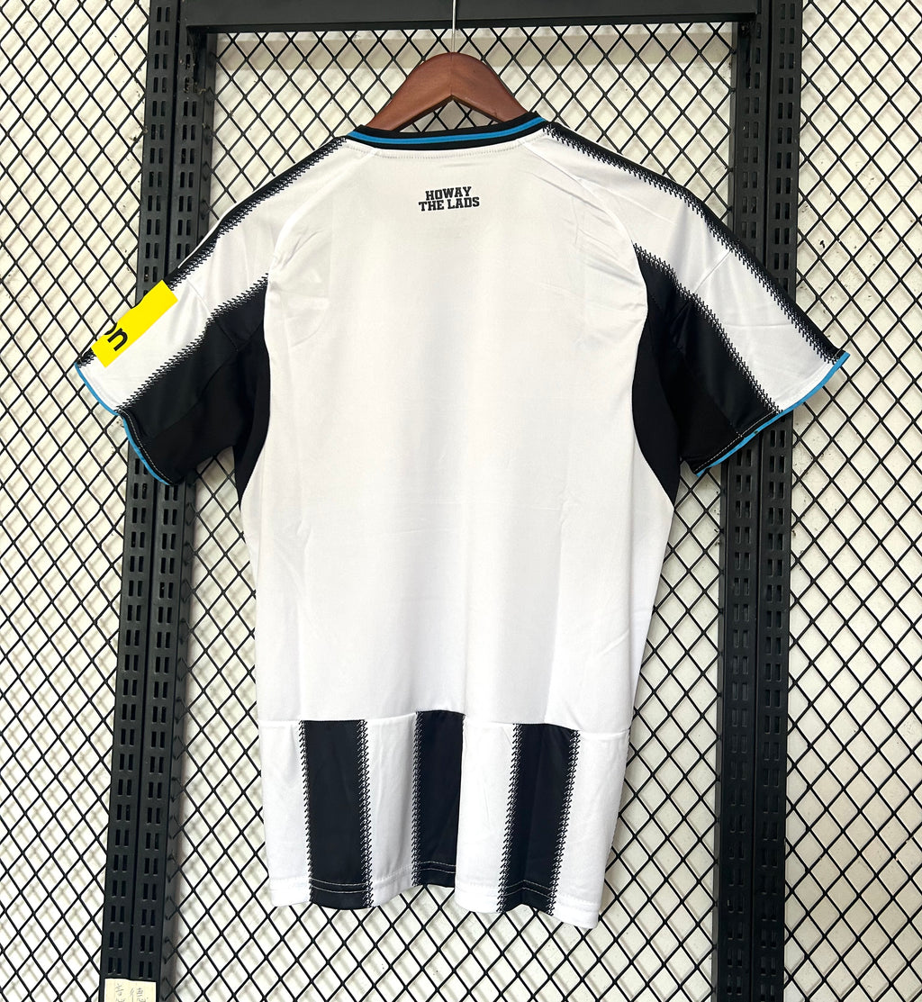 1º Equipación Newcastle 2025-2026