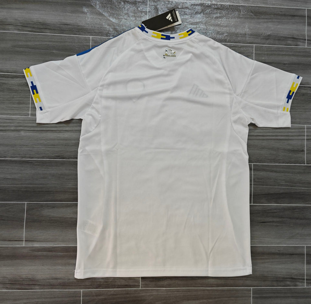 1º Equipación Leeds 2025-2026
