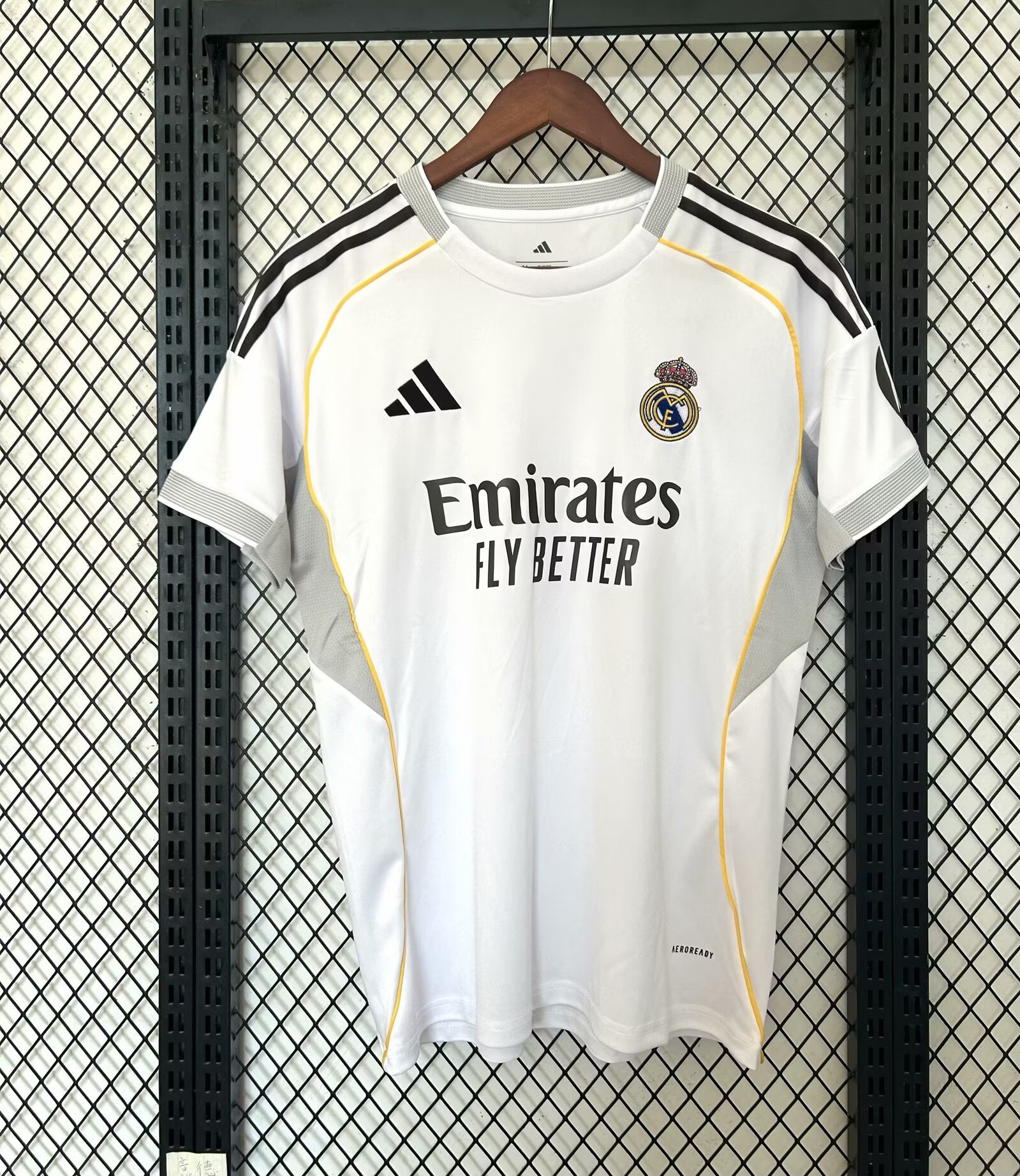 1º Equipaciòn Real Madrid 2025-2026