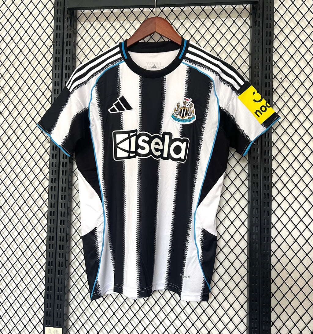 1º Equipación Newcastle 2025-2026