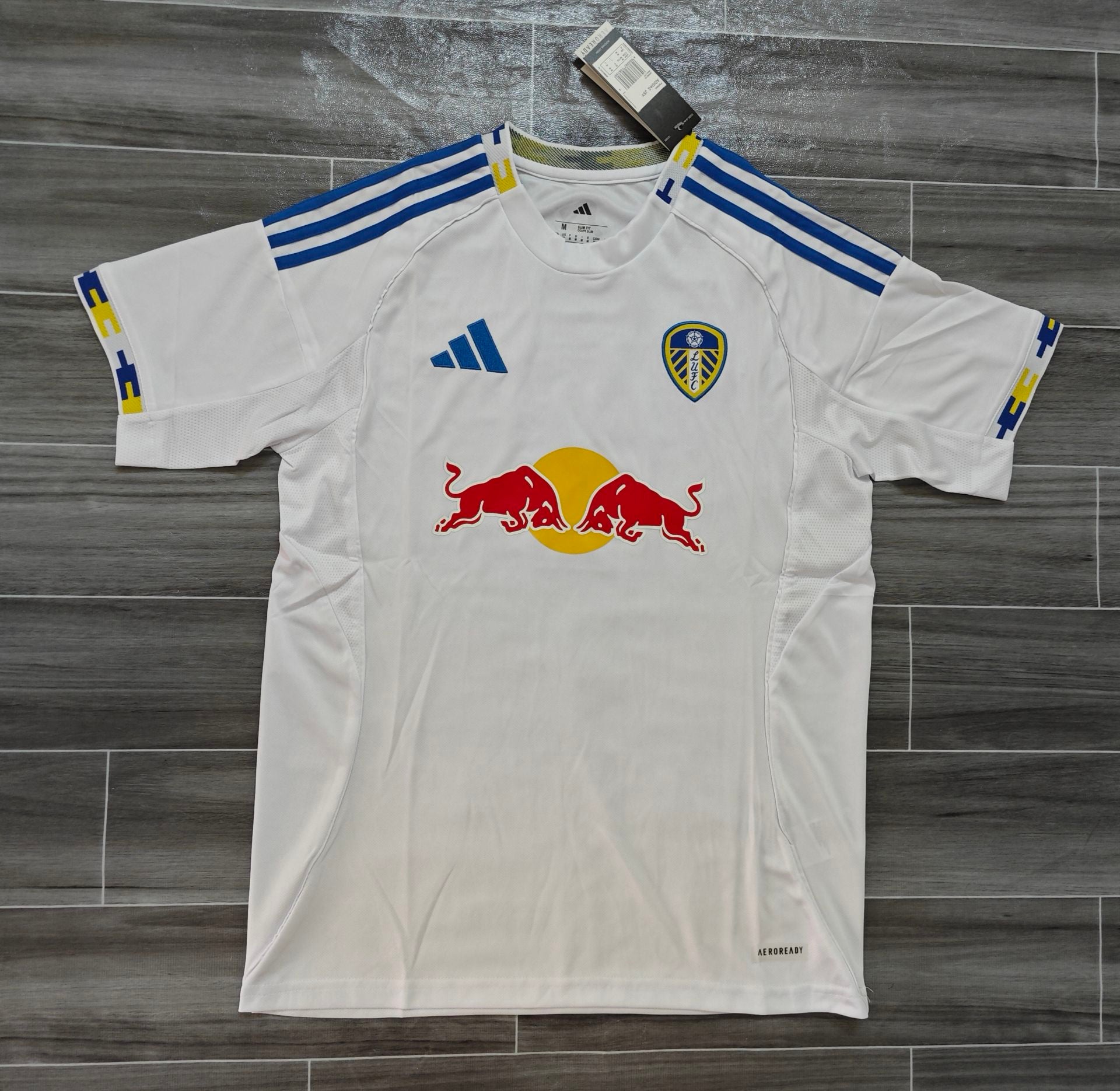 1º Equipación Leeds 2025-2026