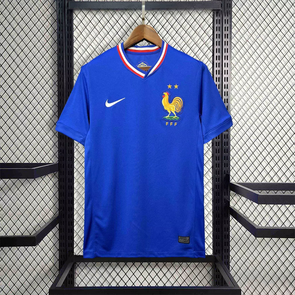 1º Equipación Francia 2025