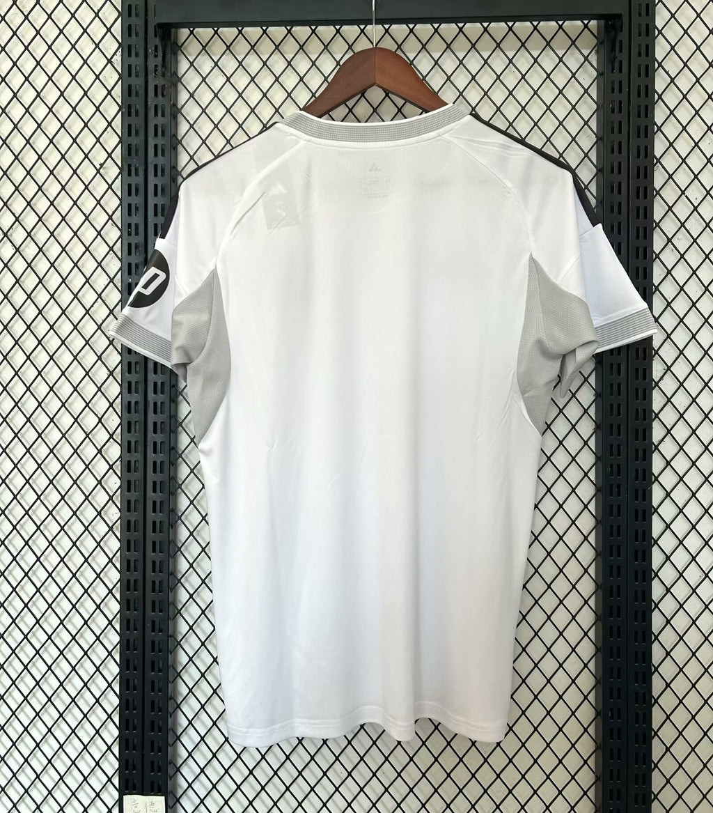 1º Equipaciòn Real Madrid 2025-2026